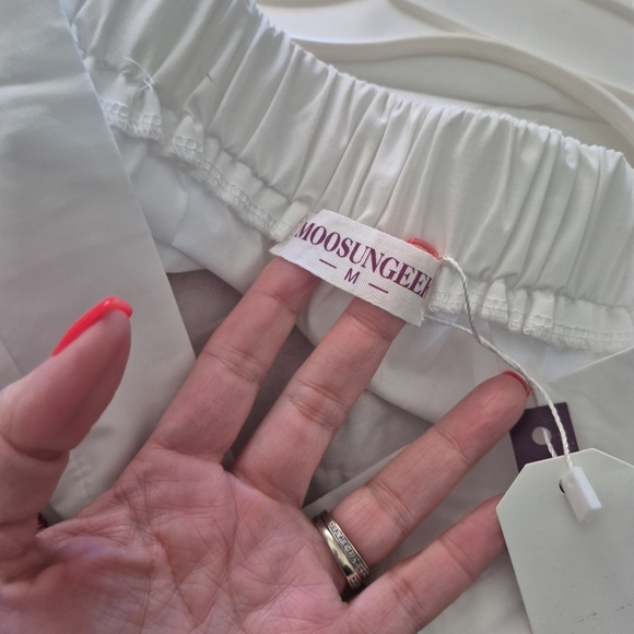 Chic White Off The Shoulder Blouse with Floral Embroidery - Picture 3 of 7